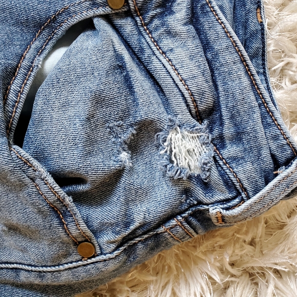 28 Lane Bryant Painted Bermuda Jean Shorts with Flowers, Raw Hem - Picture 6 of 11